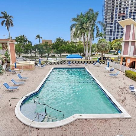 Hallandale Gulfstream Pool Walk To The Beach Διαμέρισμα Hallandale Beach Εξωτερικό φωτογραφία